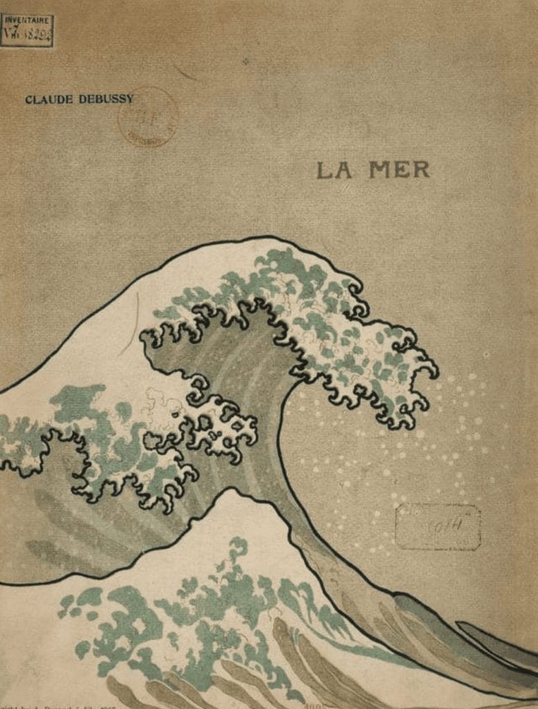 Édition originale de La Mer (1905). Claude Debussy avait spécifiquement demandé qu’elle soit illustrée avec la célèbre estampe La Grande vague de Kanagawa, (1830), de Katsushika Hokusai © BNF